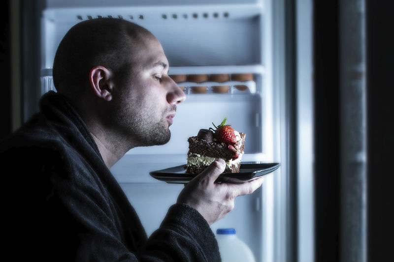 2 unhealthy habits Late-night snacking