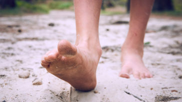 Ways How Walking Barefoot Can Help Your Body Function Better