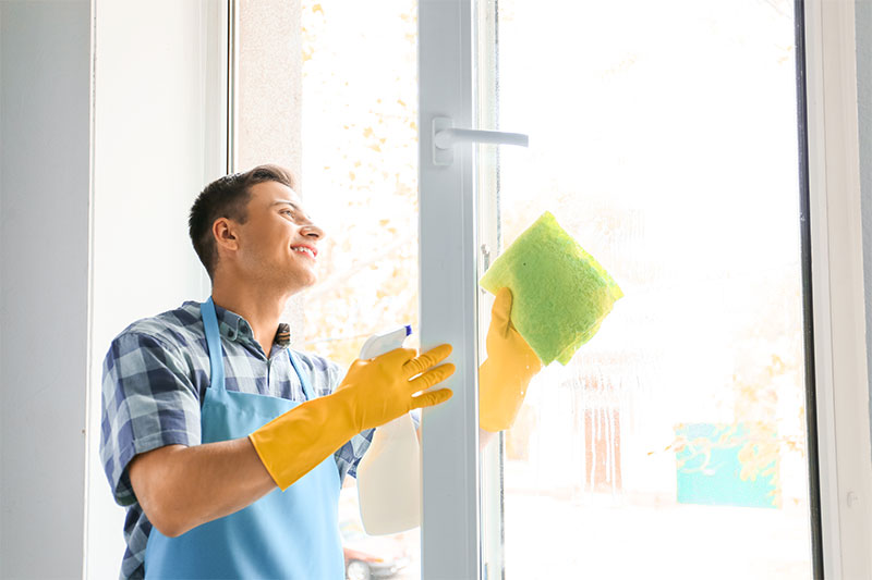 Listerine can Clean Glass Impeccably