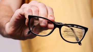 7 Signs You Definitely Need New Glasses