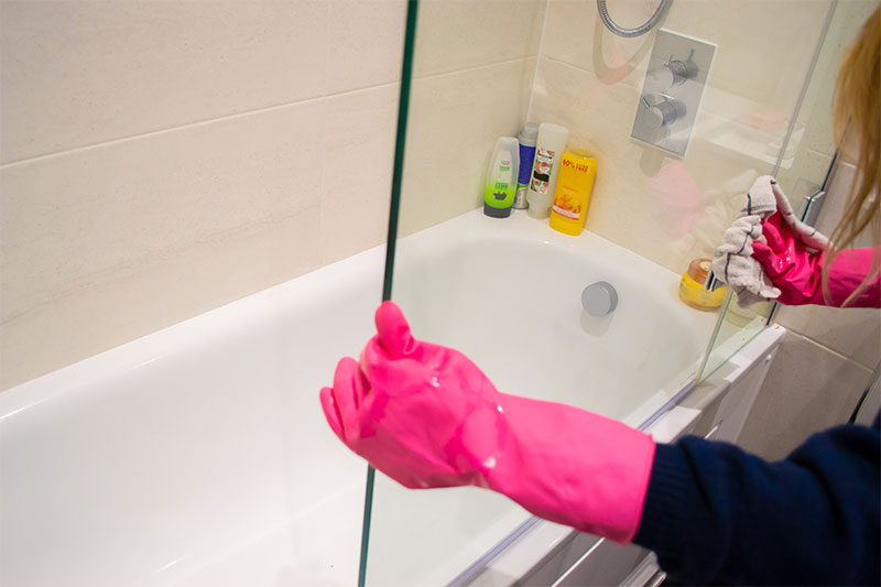 Use Tea Or Oil To Clean The Shower Screen