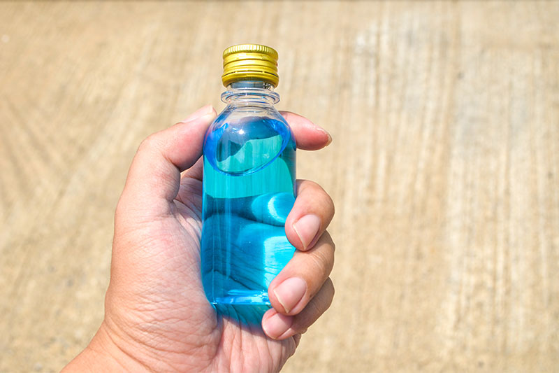 9 Unusual but GENIUS Uses For Rubbing Alcohol