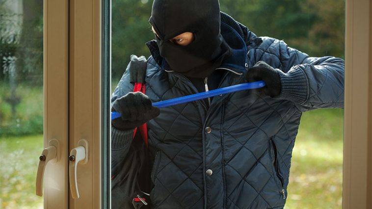 14 Signs Your House Is Vulnerable To Being Robbed