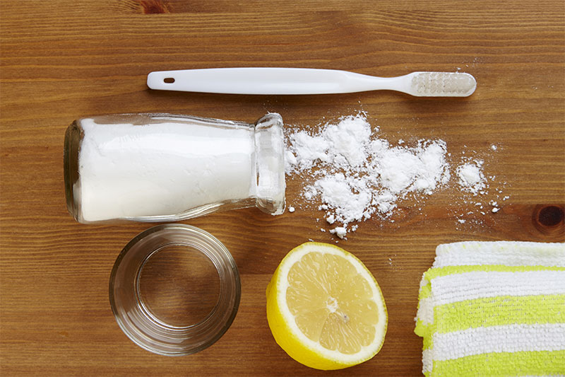 Baking Soda brush teeth